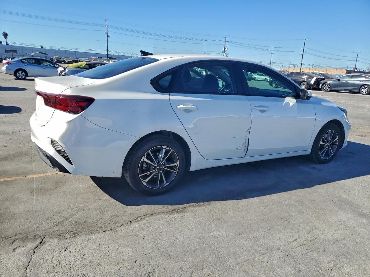2023 KIA FORTE LX photo 3