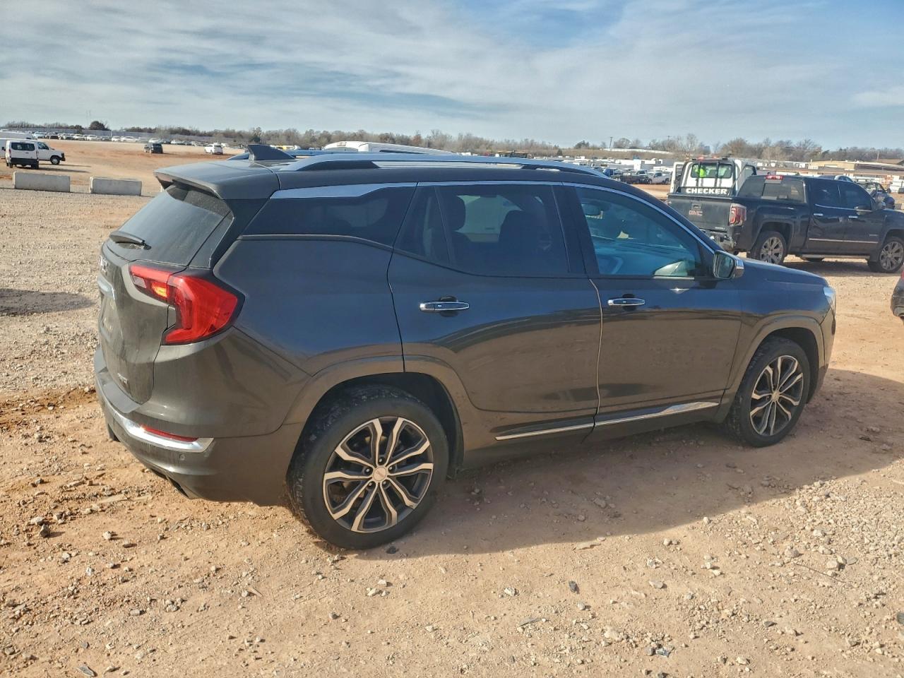 2019 GMC TERRAIN DENALI photo 3