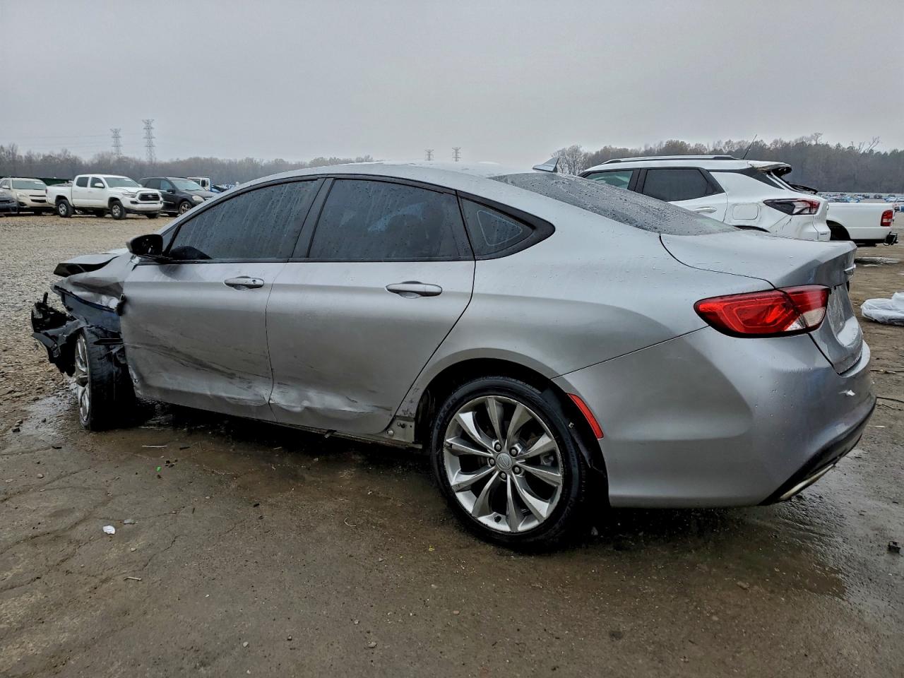 2015 CHRYSLER 200 S photo 2