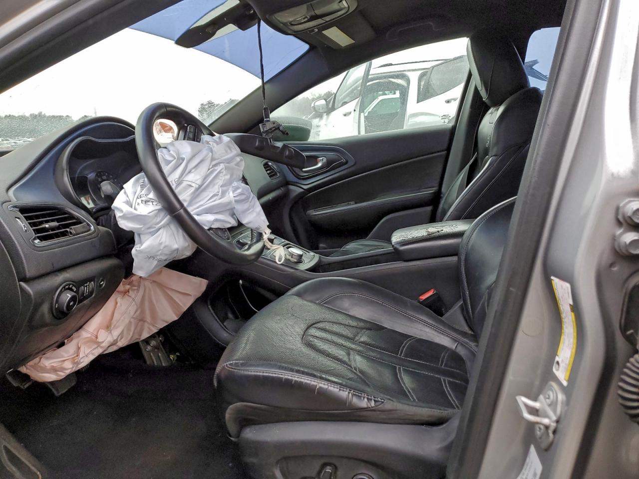 2015 CHRYSLER 200 S photo 7