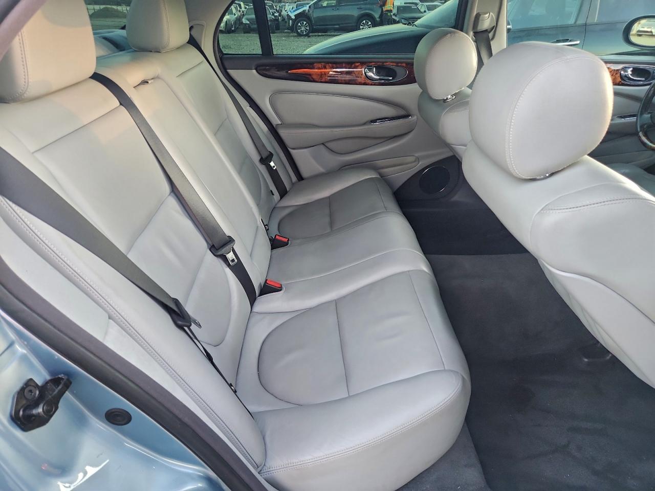 2005 JAGUAR XJ8 L photo 10