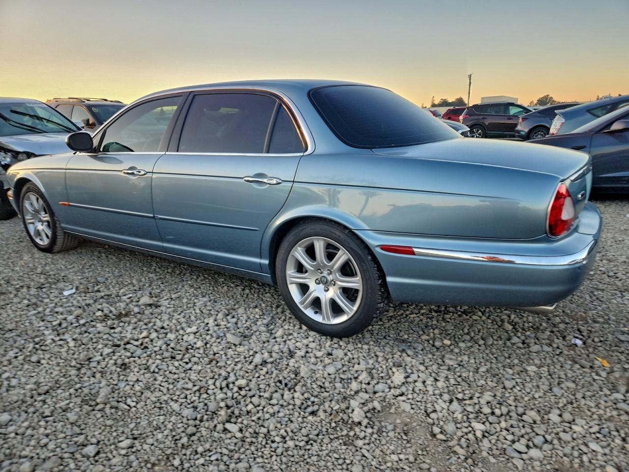 2005 JAGUAR XJ8 L photo 2