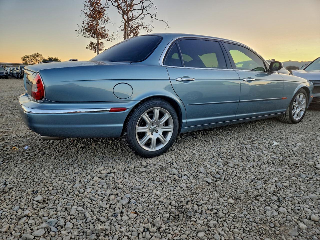 2005 JAGUAR XJ8 L photo 3