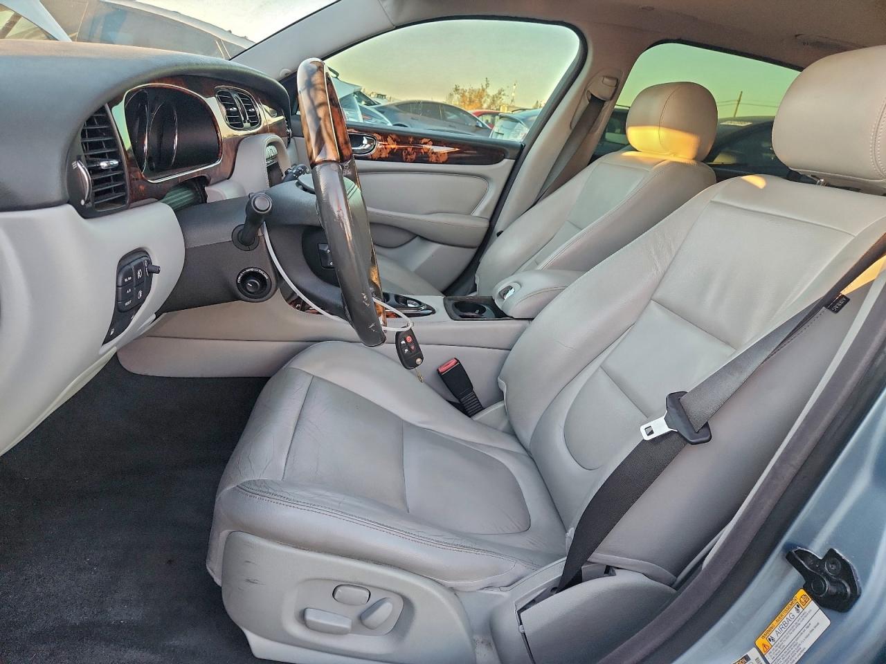 2005 JAGUAR XJ8 L photo 7