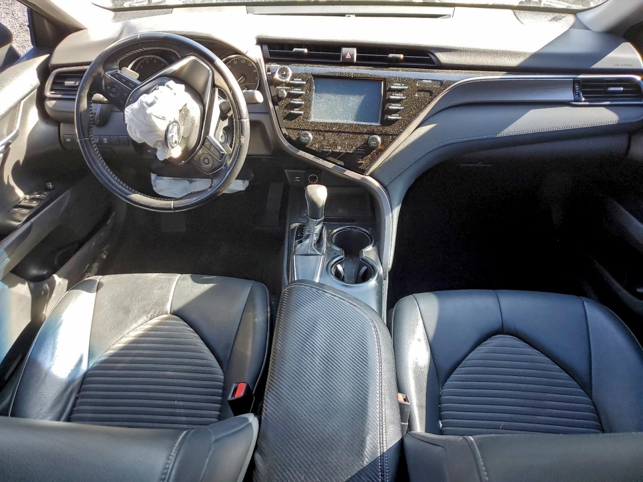 2019 TOYOTA CAMRY L photo 8