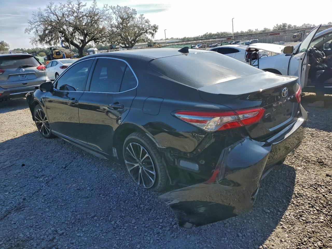 2019 TOYOTA CAMRY L photo 2