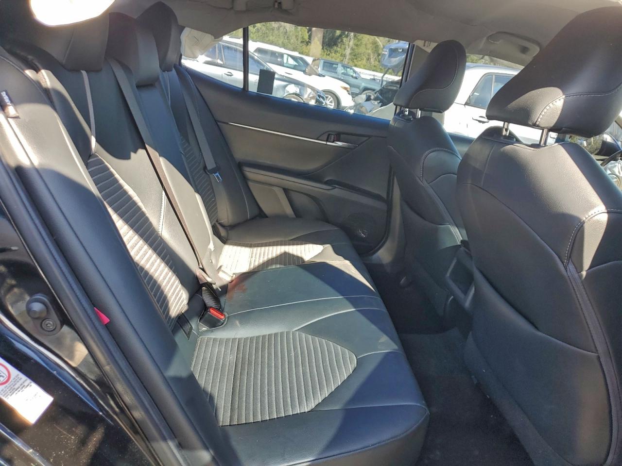 2019 TOYOTA CAMRY L photo 10