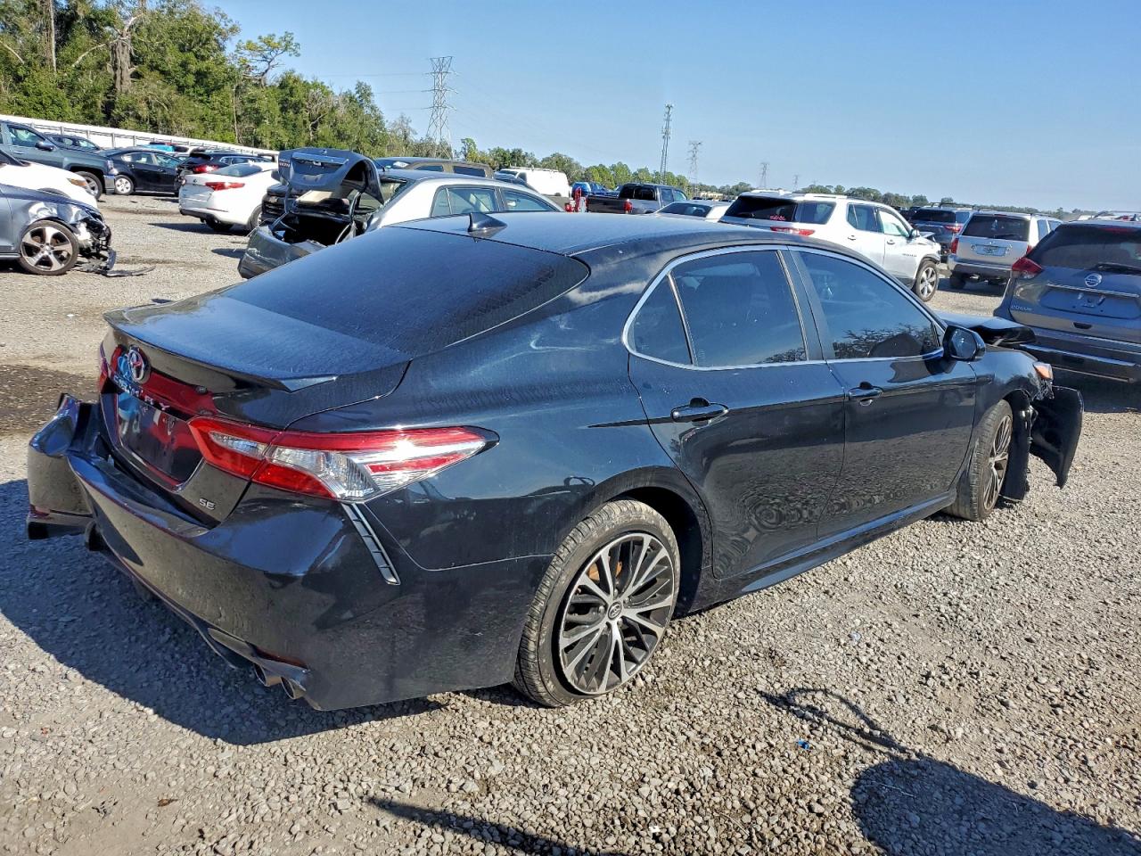 2019 TOYOTA CAMRY L photo 3