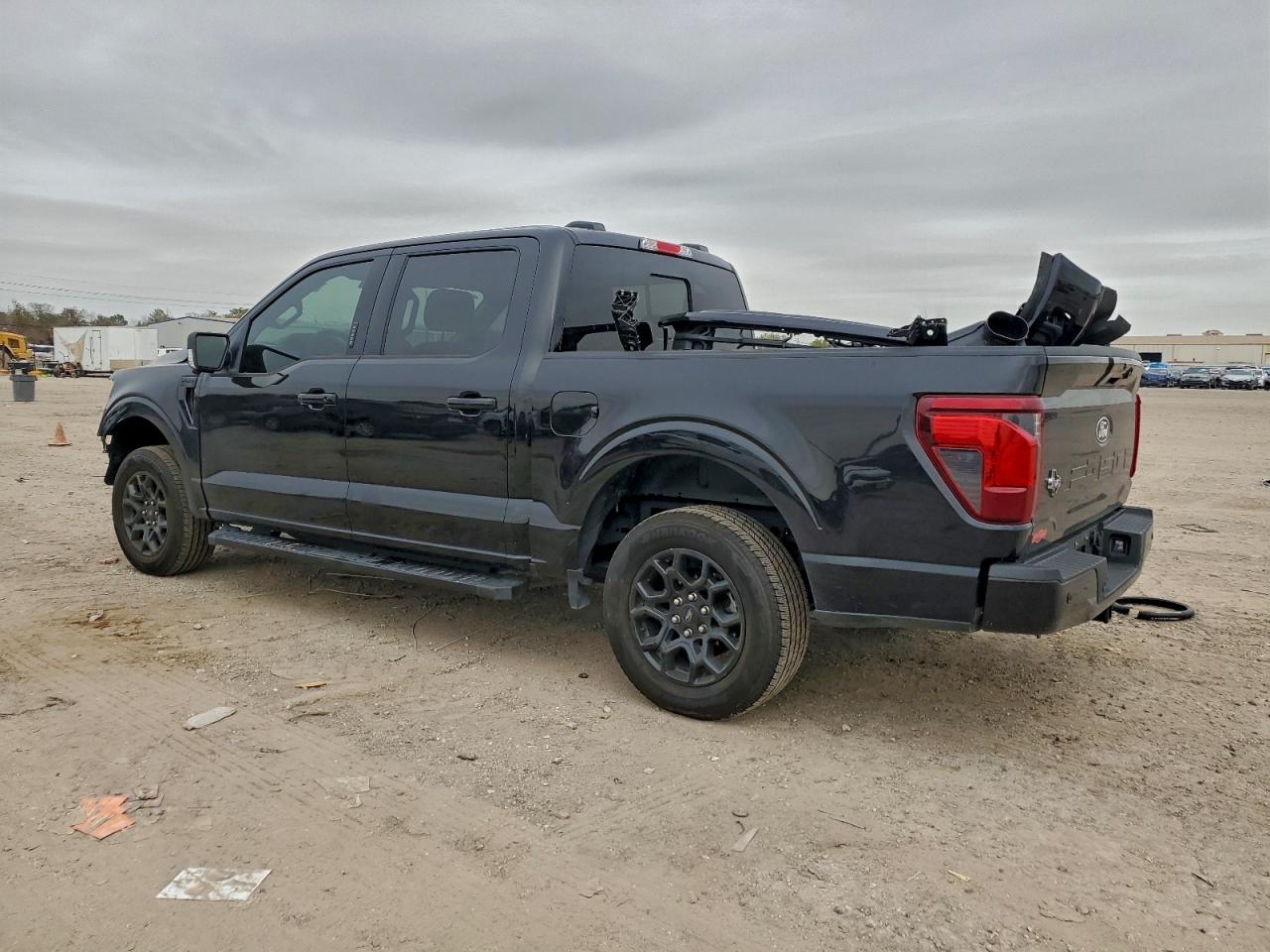 2024 FORD F150 XLT photo 2