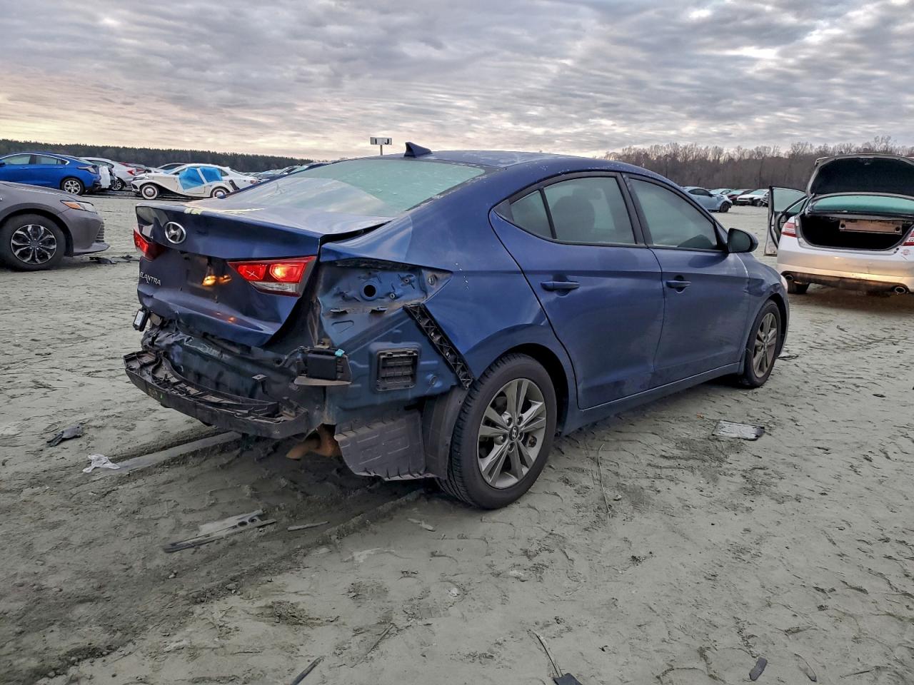 2018 HYUNDAI ELANTRA SEL photo 3