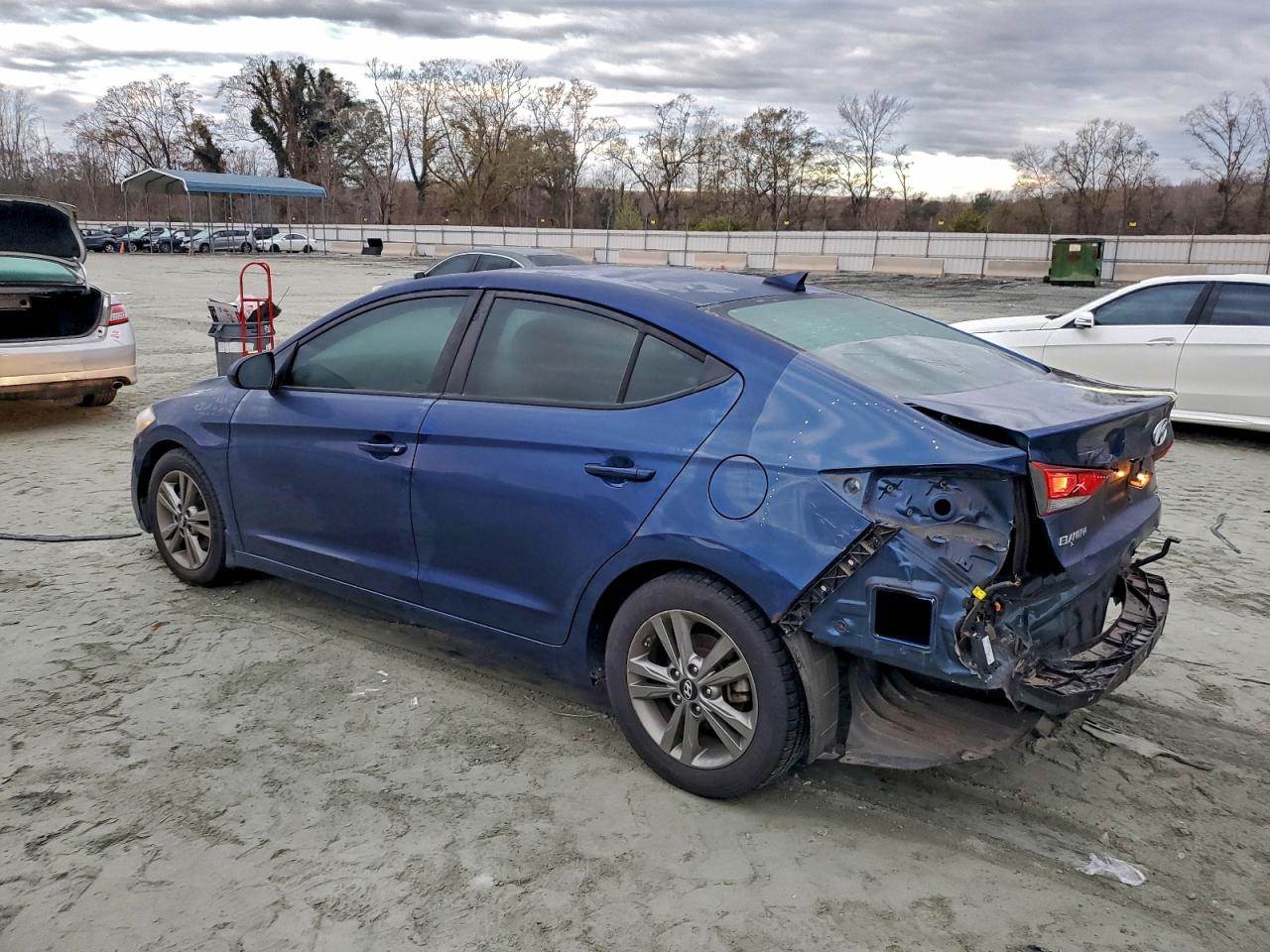 2018 HYUNDAI ELANTRA SEL photo 2