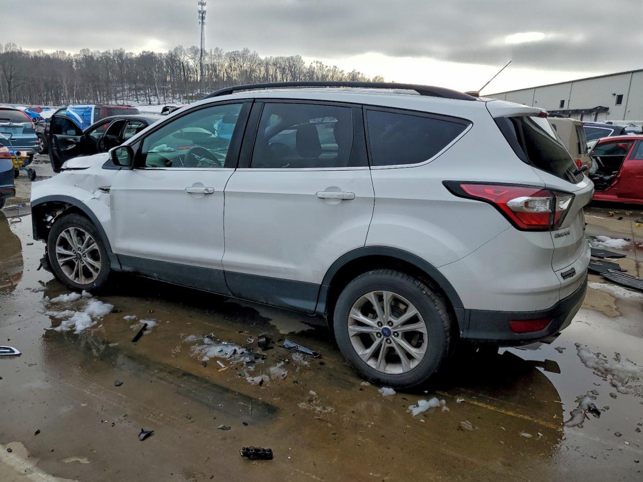 2018 FORD ESCAPE SE photo 2