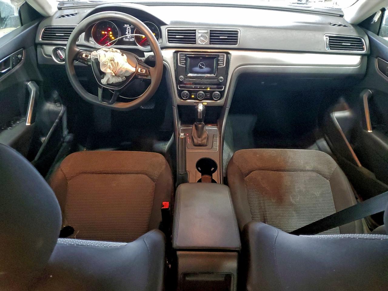 2017 VOLKSWAGEN PASSAT S photo 8