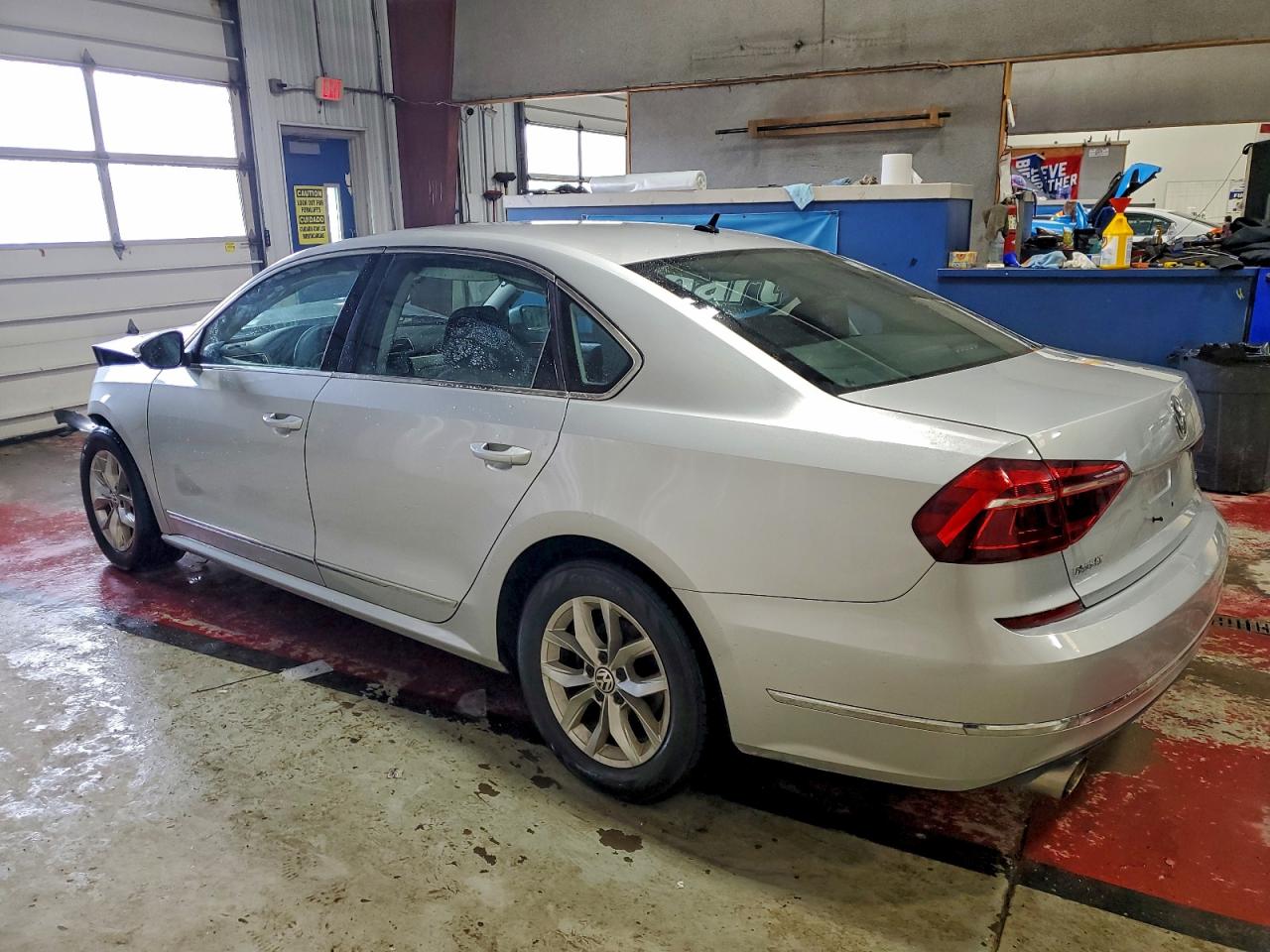 2017 VOLKSWAGEN PASSAT S photo 2