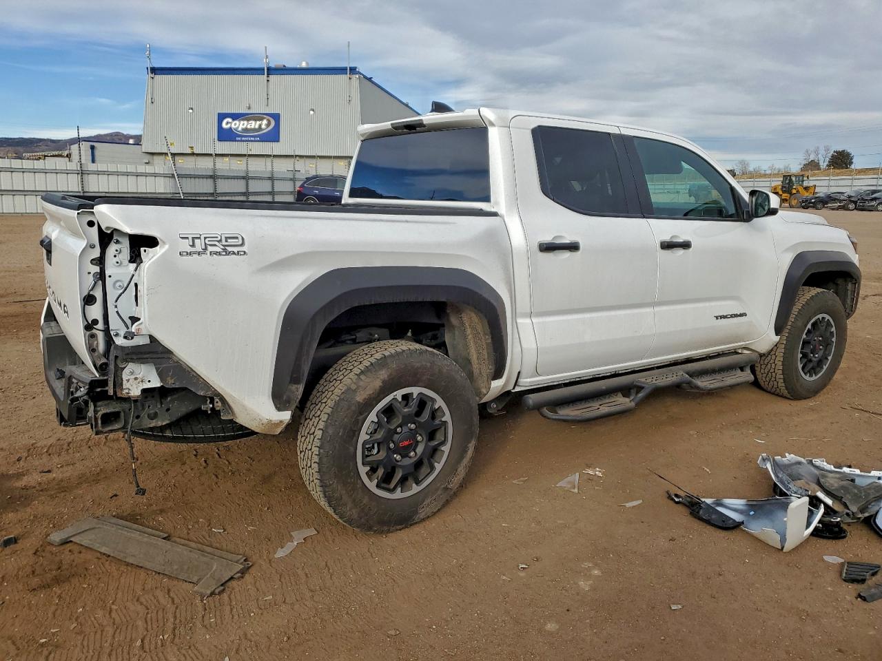 2025 TOYOTA TACOMA DOUBLE CAB photo 3