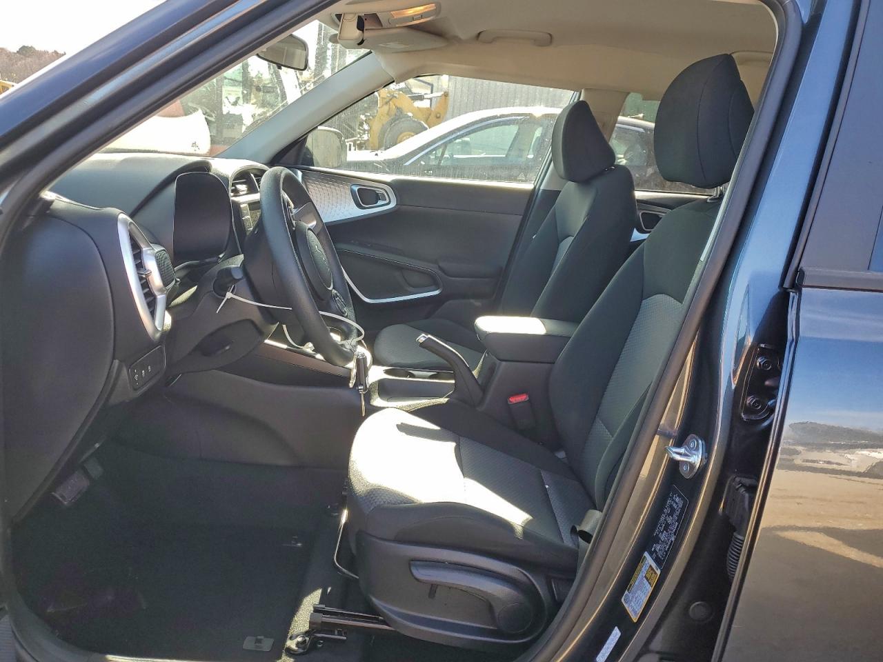 2025 KIA SOUL LX photo 7