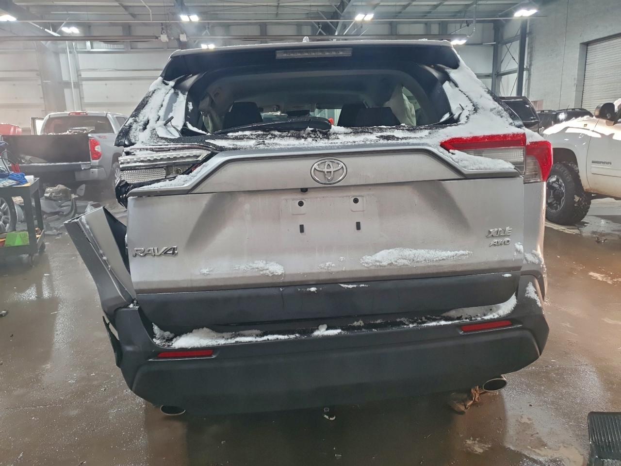 2024 TOYOTA RAV4 XLE photo 6