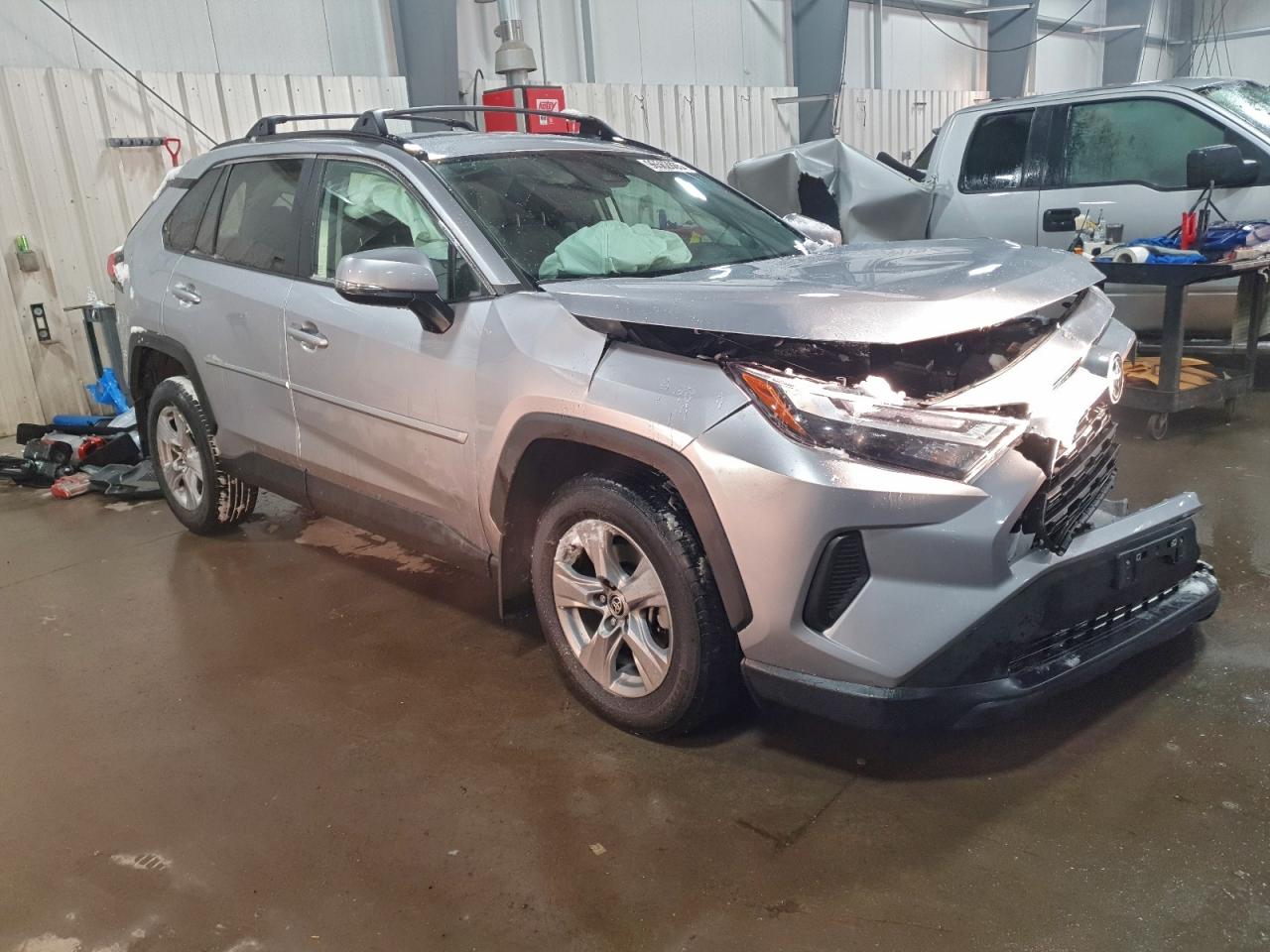 2024 TOYOTA RAV4 XLE photo 4