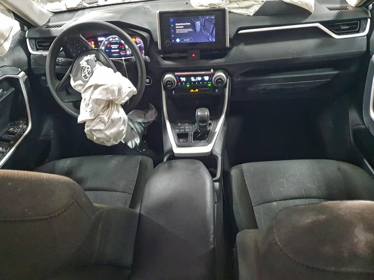 2024 TOYOTA RAV4 XLE photo 8