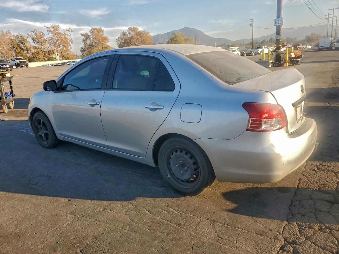 2007 TOYOTA YARIS photo 2