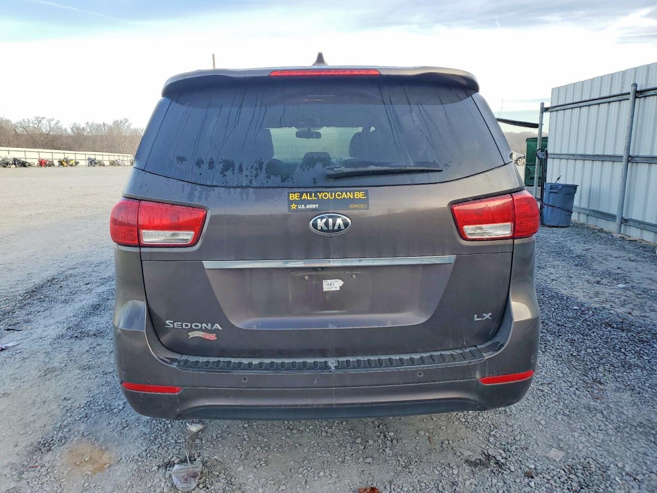 2017 KIA SEDONA LX photo 6