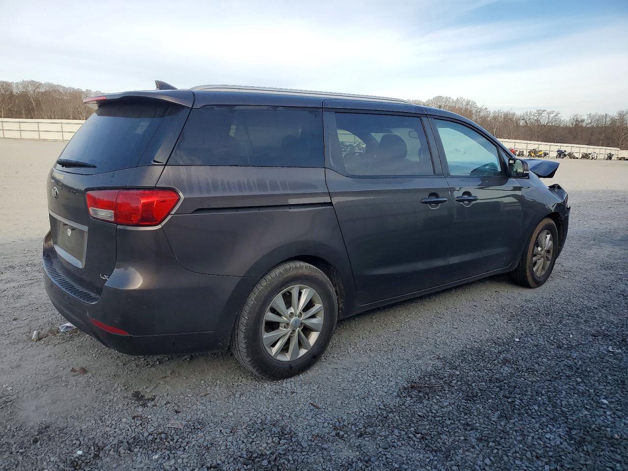 2017 KIA SEDONA LX photo 3