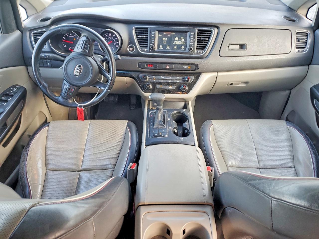 2017 KIA SEDONA LX photo 8