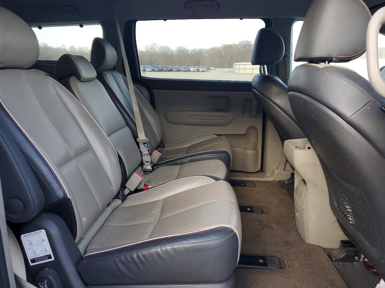 2017 KIA SEDONA LX photo 11