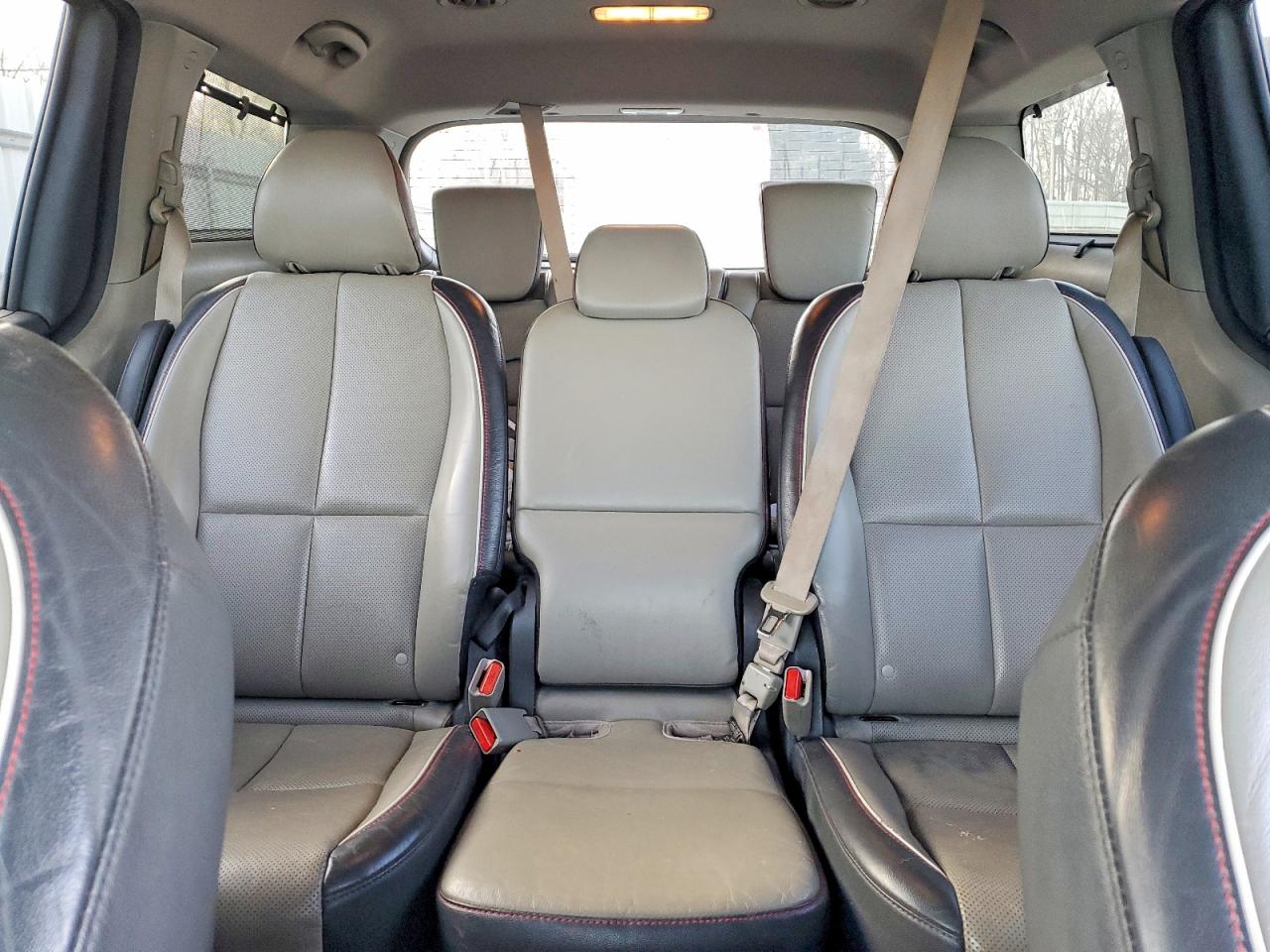 2017 KIA SEDONA LX photo 10