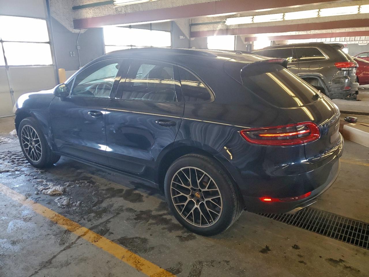 2018 PORSCHE MACAN photo 2