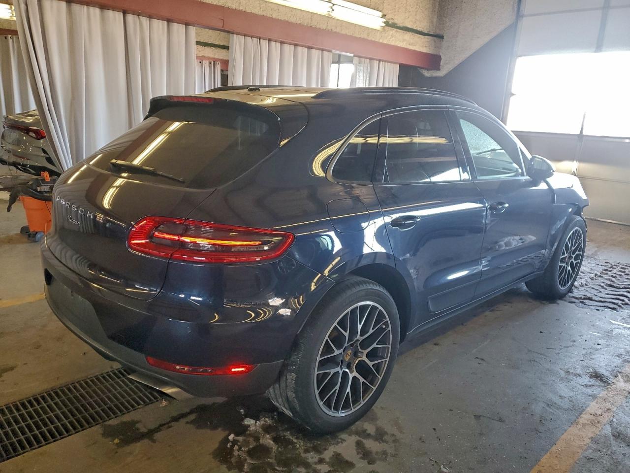 2018 PORSCHE MACAN photo 3