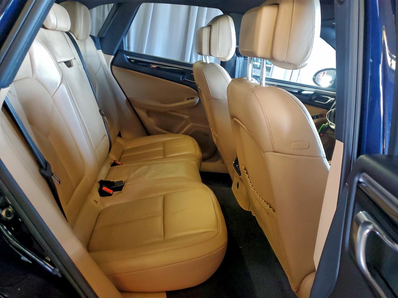 2018 PORSCHE MACAN photo 11
