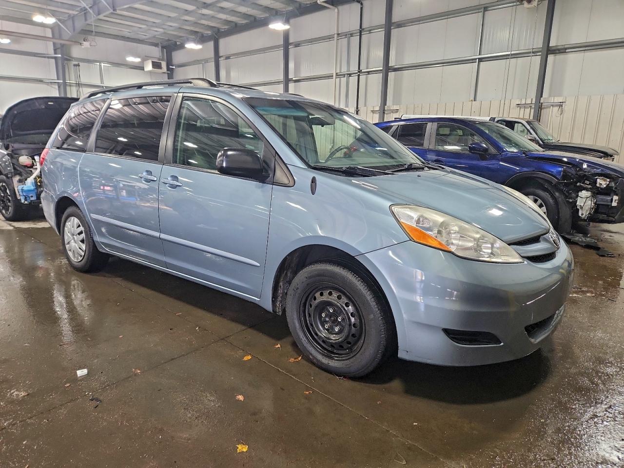 2007 TOYOTA SIENNA CE photo 4