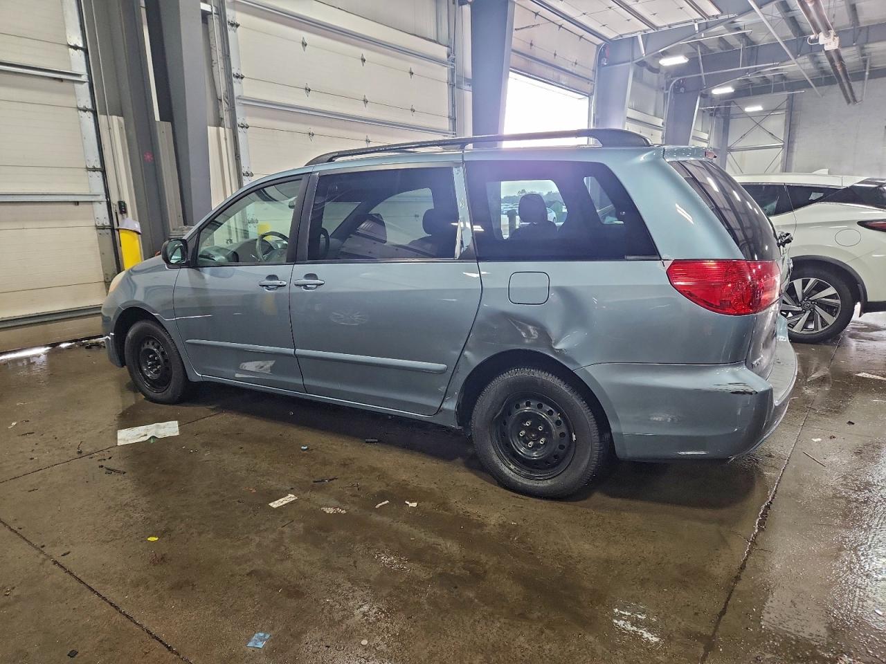 2007 TOYOTA SIENNA CE photo 2