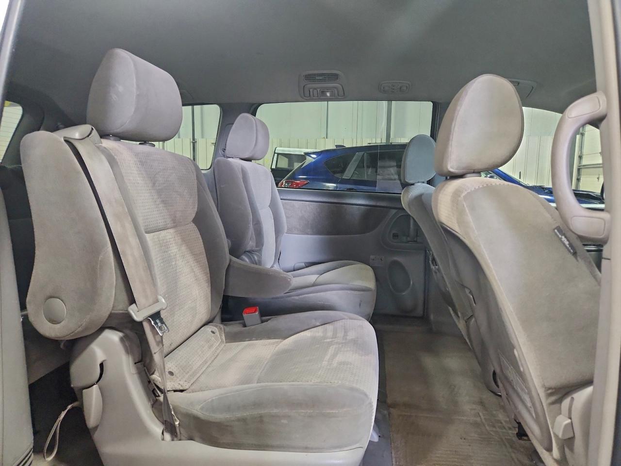 2007 TOYOTA SIENNA CE photo 11