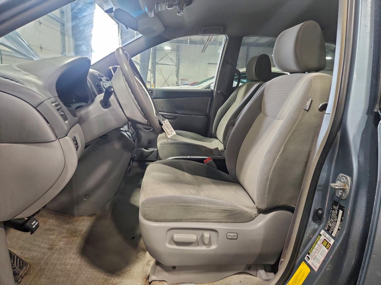 2007 TOYOTA SIENNA CE photo 7