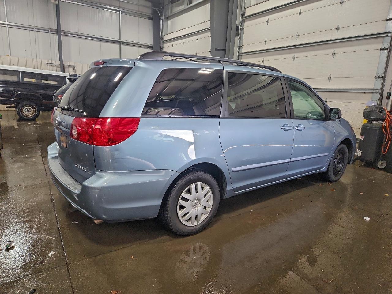 2007 TOYOTA SIENNA CE photo 3