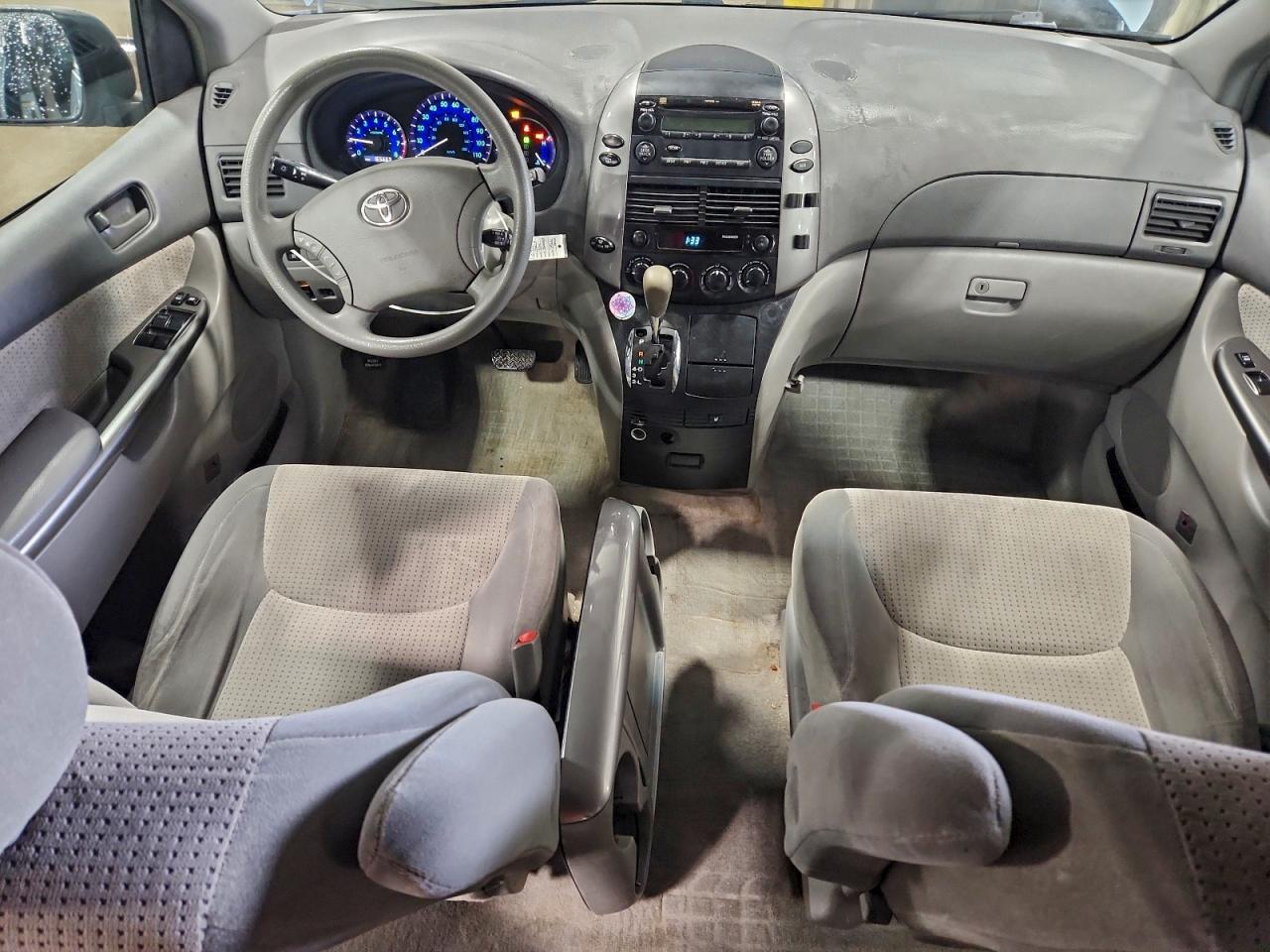 2007 TOYOTA SIENNA CE photo 8