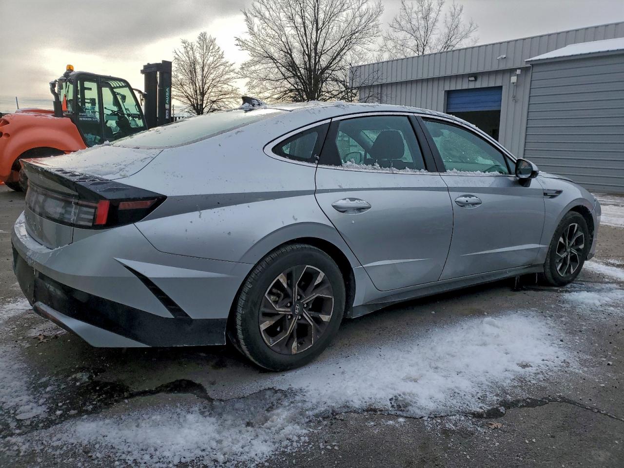 2025 HYUNDAI SONATA SEL photo 3