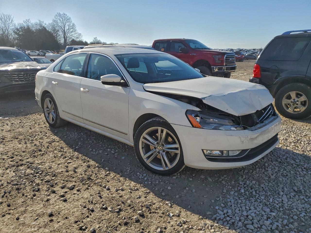 2015 VOLKSWAGEN PASSAT SEL photo 4
