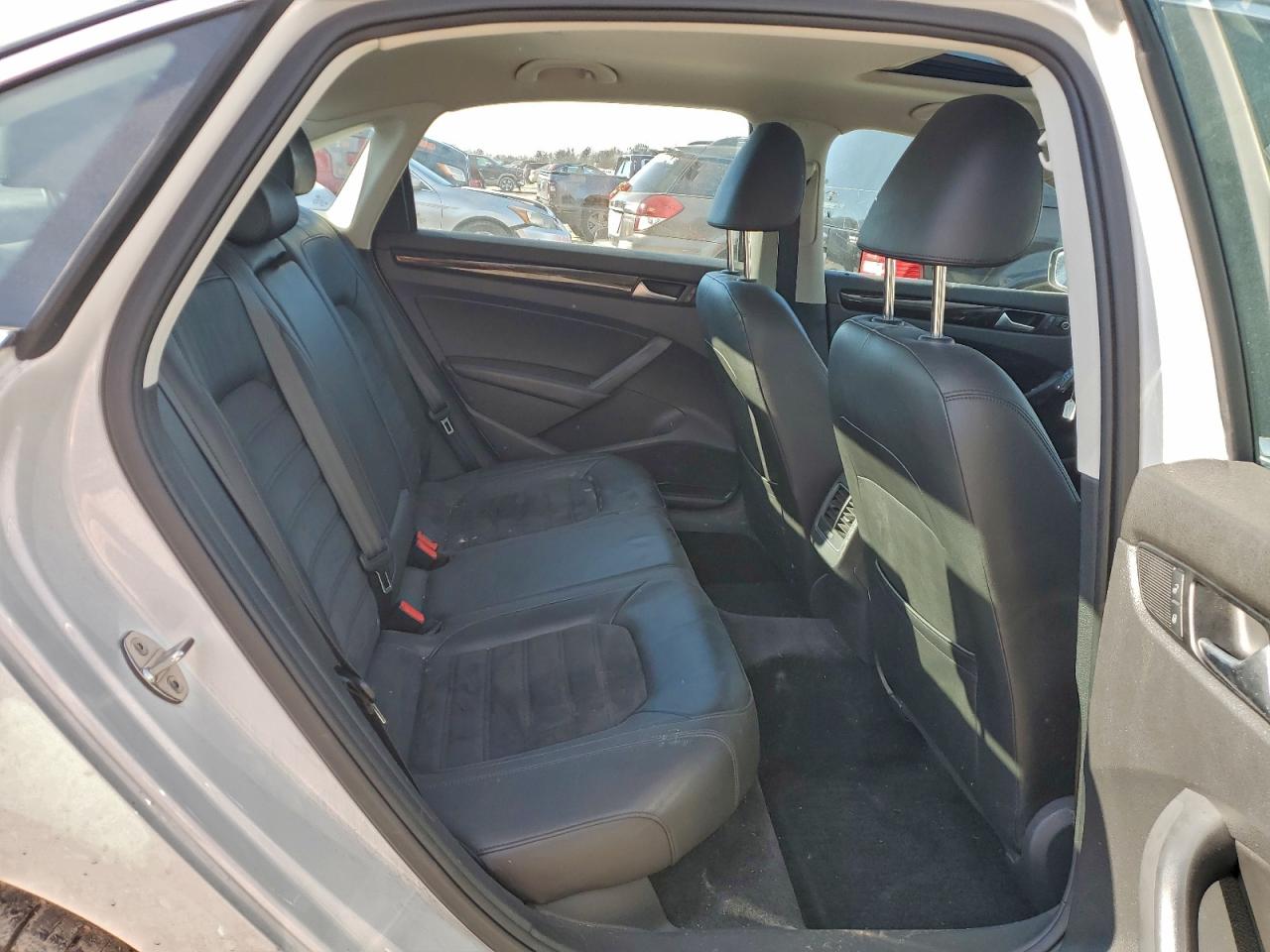 2015 VOLKSWAGEN PASSAT SEL photo 10