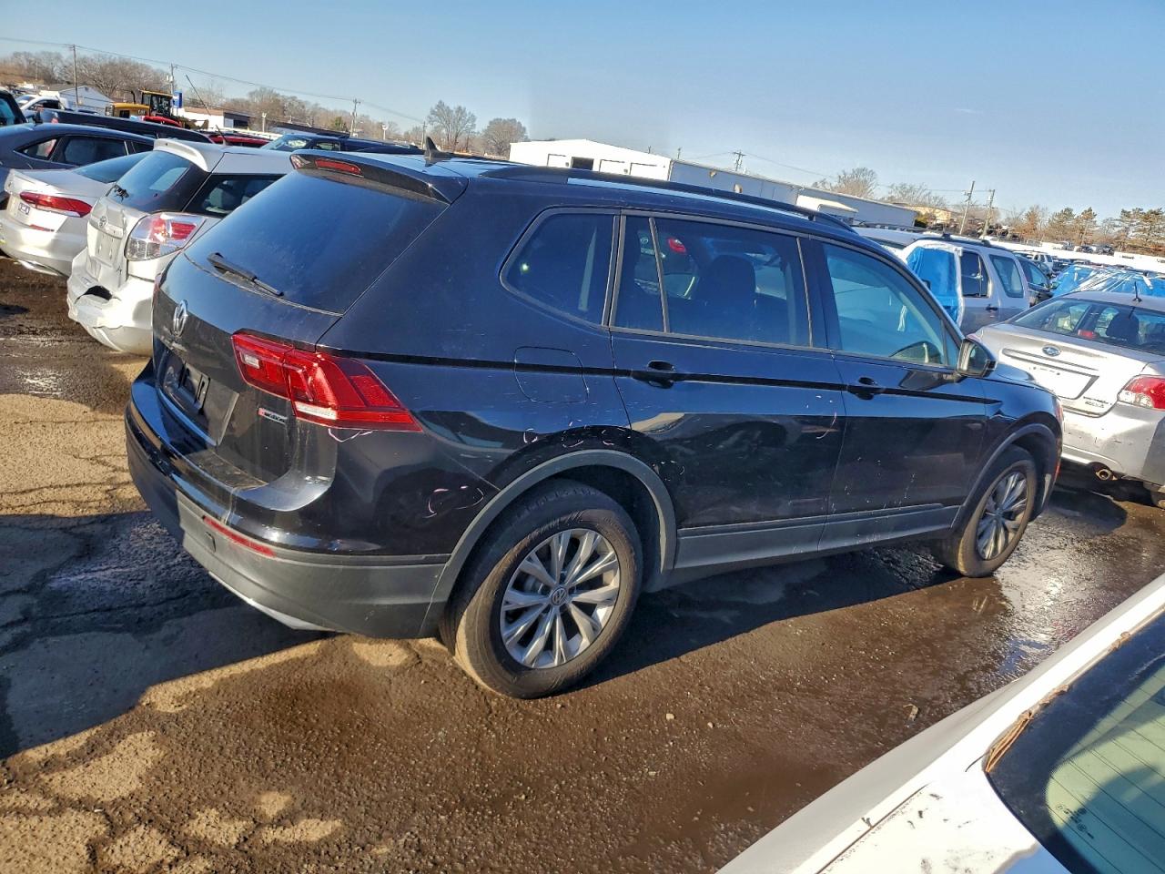 2020 VOLKSWAGEN TIGUAN S photo 3