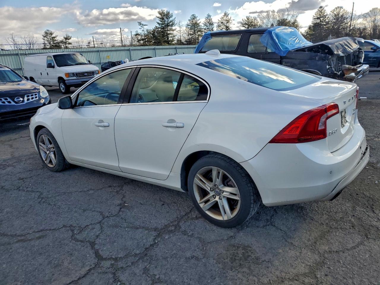 2015 VOLVO S60 PLATINUM photo 2