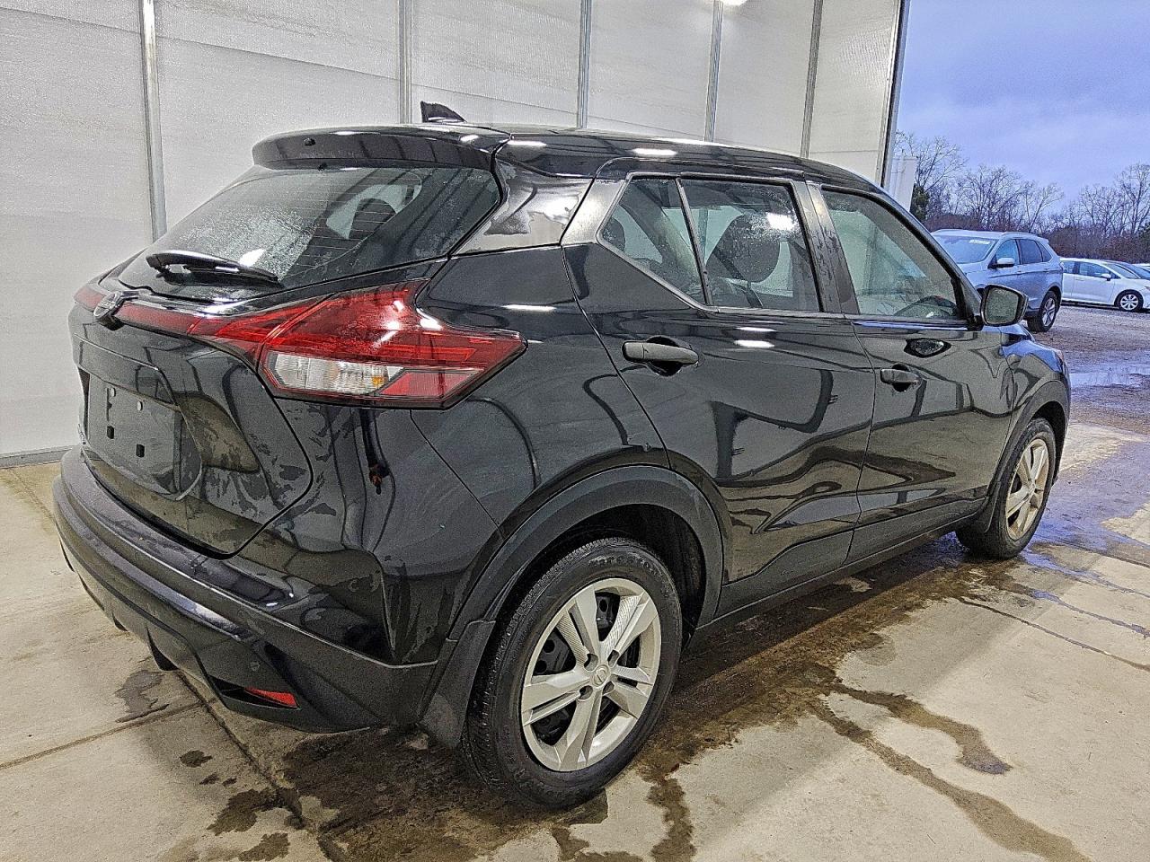 2023 NISSAN KICKS S photo 3