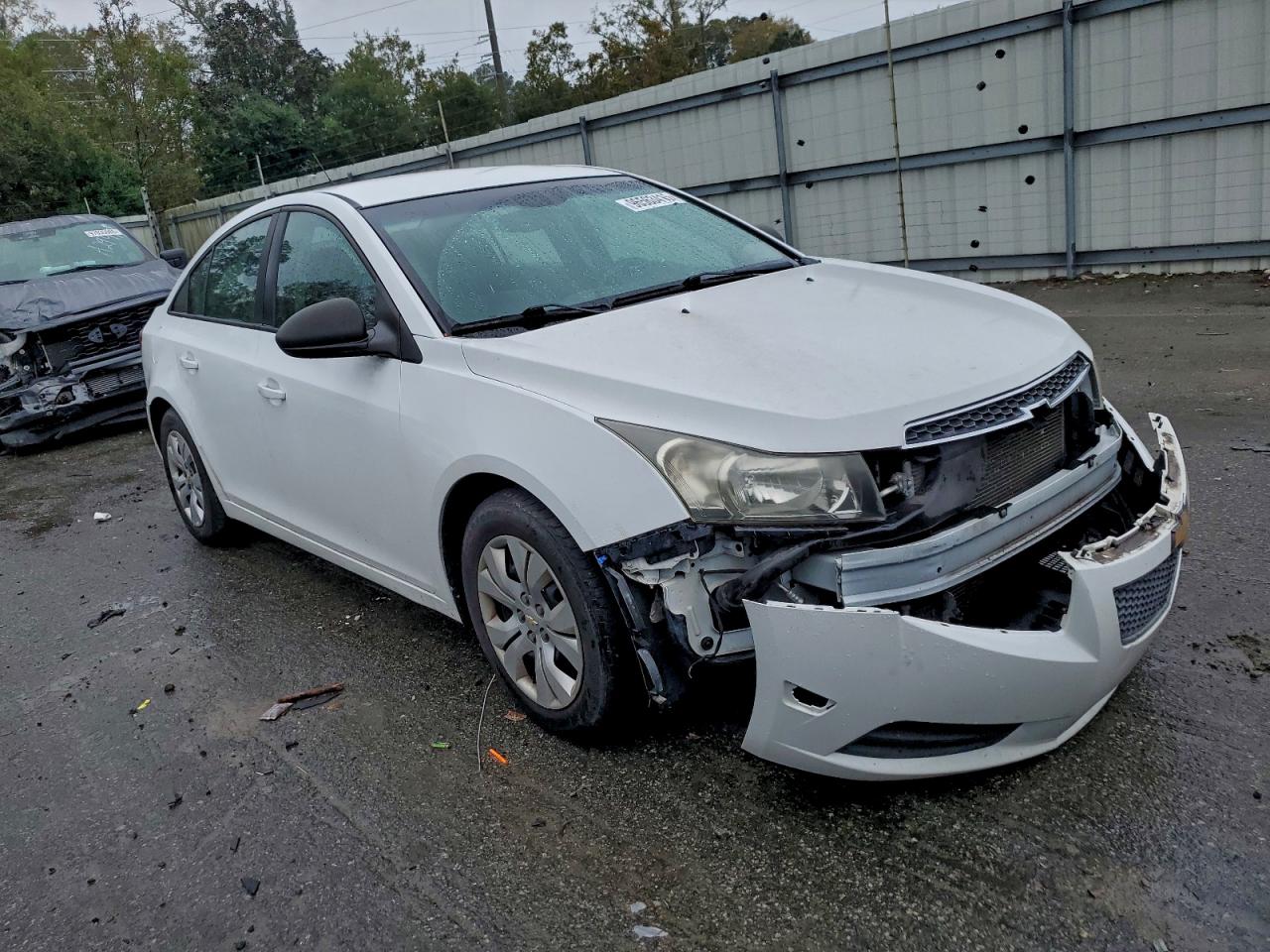 2013 CHEVROLET CRUZE LS photo 4