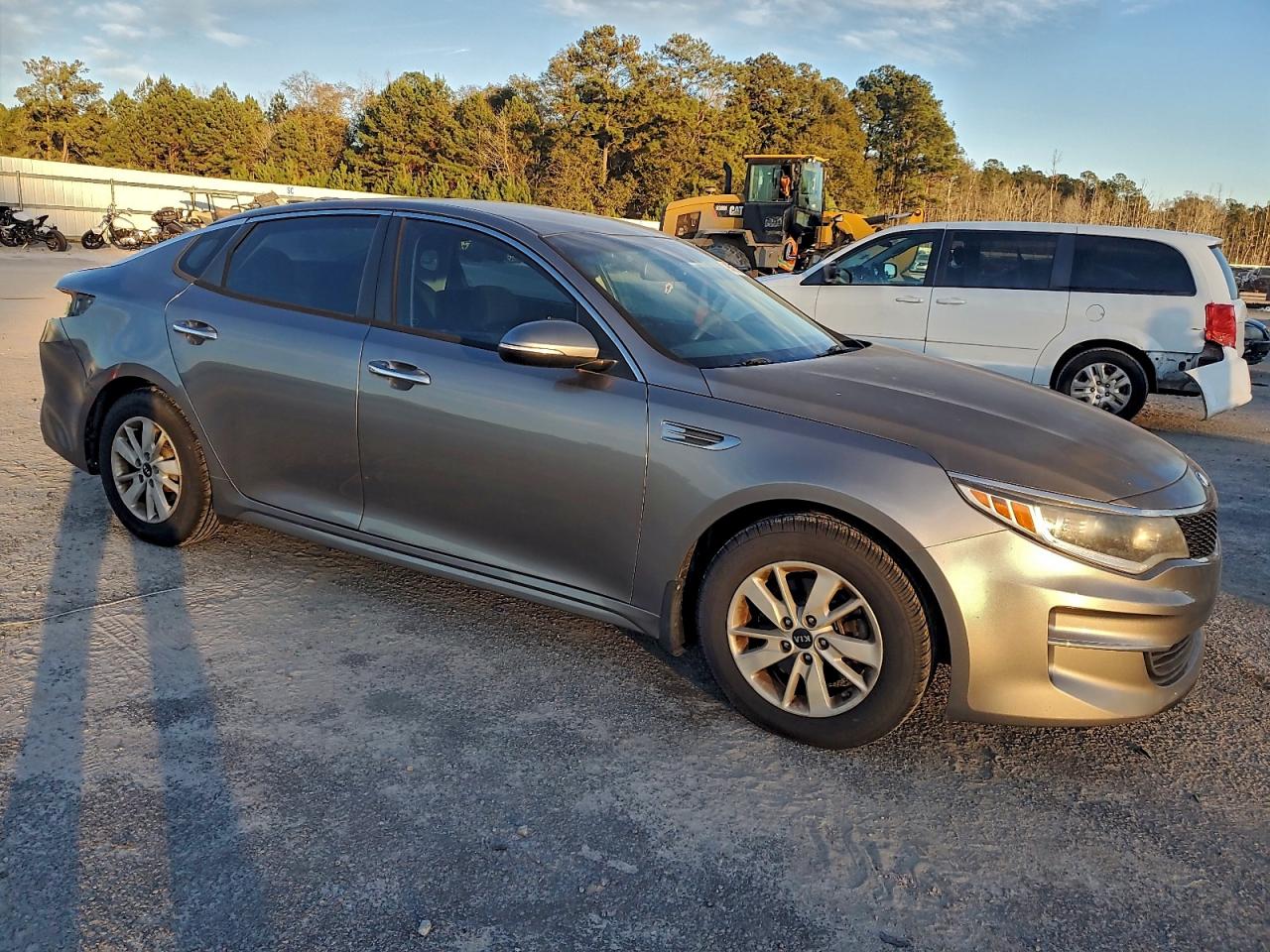 2017 KIA OPTIMA LX photo 4