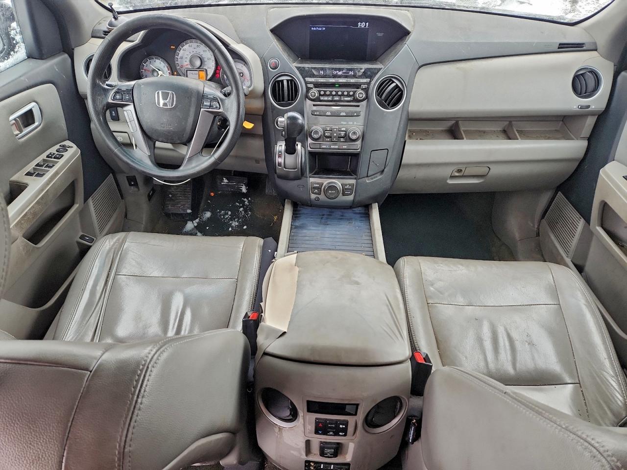 2015 HONDA PILOT SE photo 8