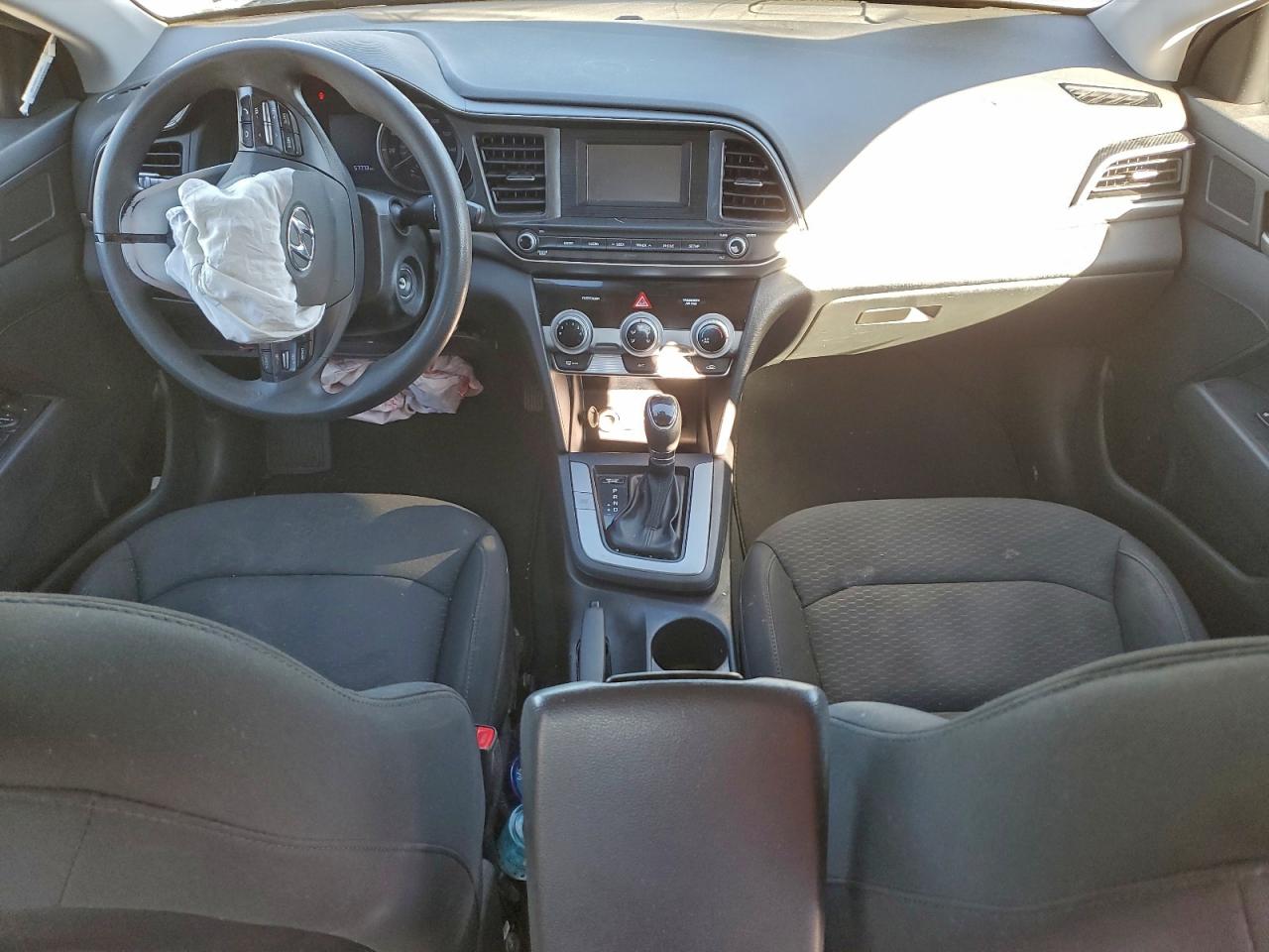2019 HYUNDAI ELANTRA SE photo 8