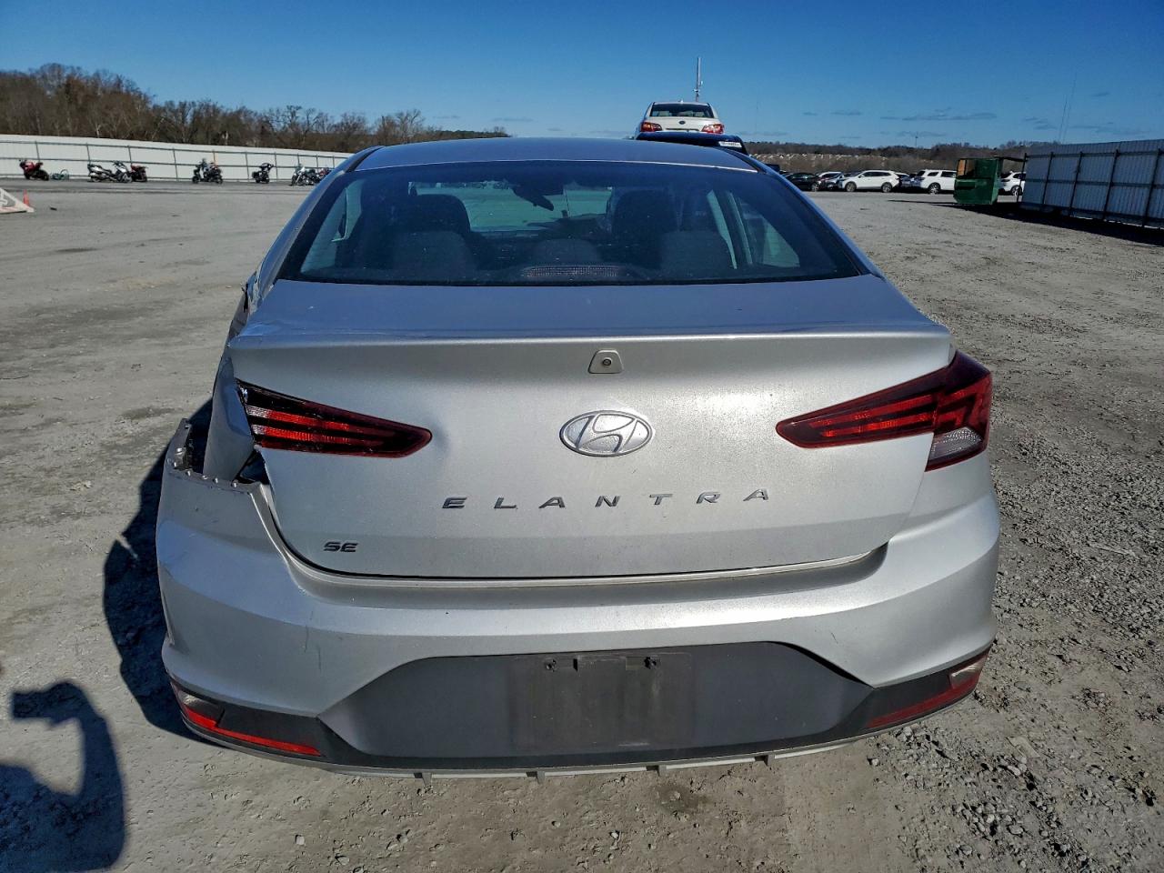 2019 HYUNDAI ELANTRA SE photo 6