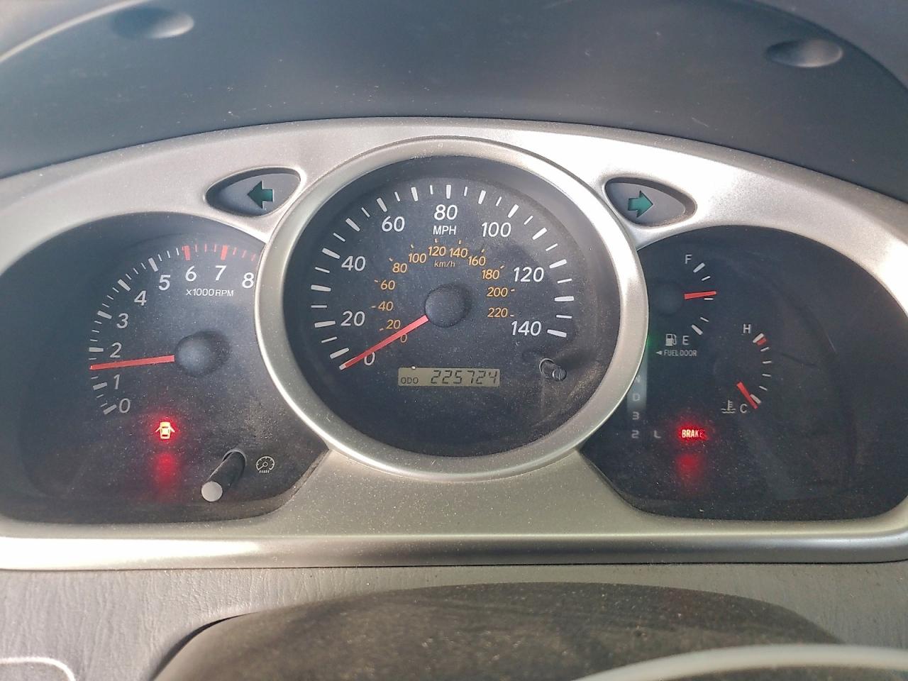2004 TOYOTA HIGHLANDER BASE photo 9